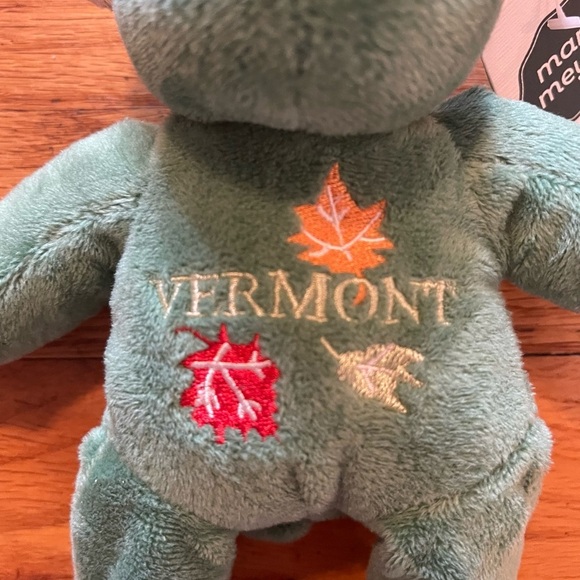 Mary Meyer | Small Green Vermont Bear | 7 in - Picture 3 of 5